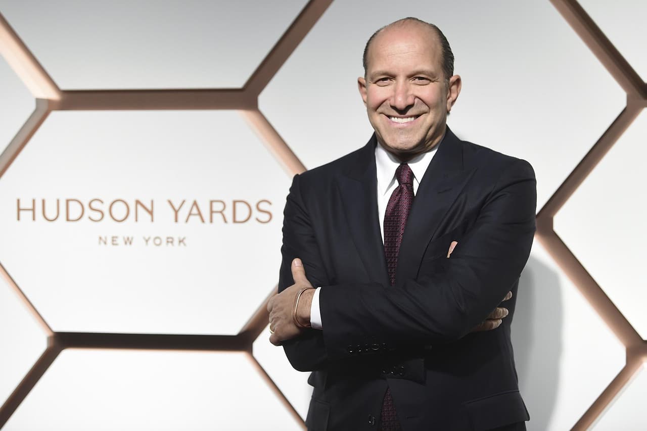 <b>AHORA:</b> El fondo ha desembolsado más de 250 millones de dólares, incluido el dinero para otras víctimas del terrorismo y las catástrofes. Veinte años después, Lutnick sigue siendo el presidente de la compañía.