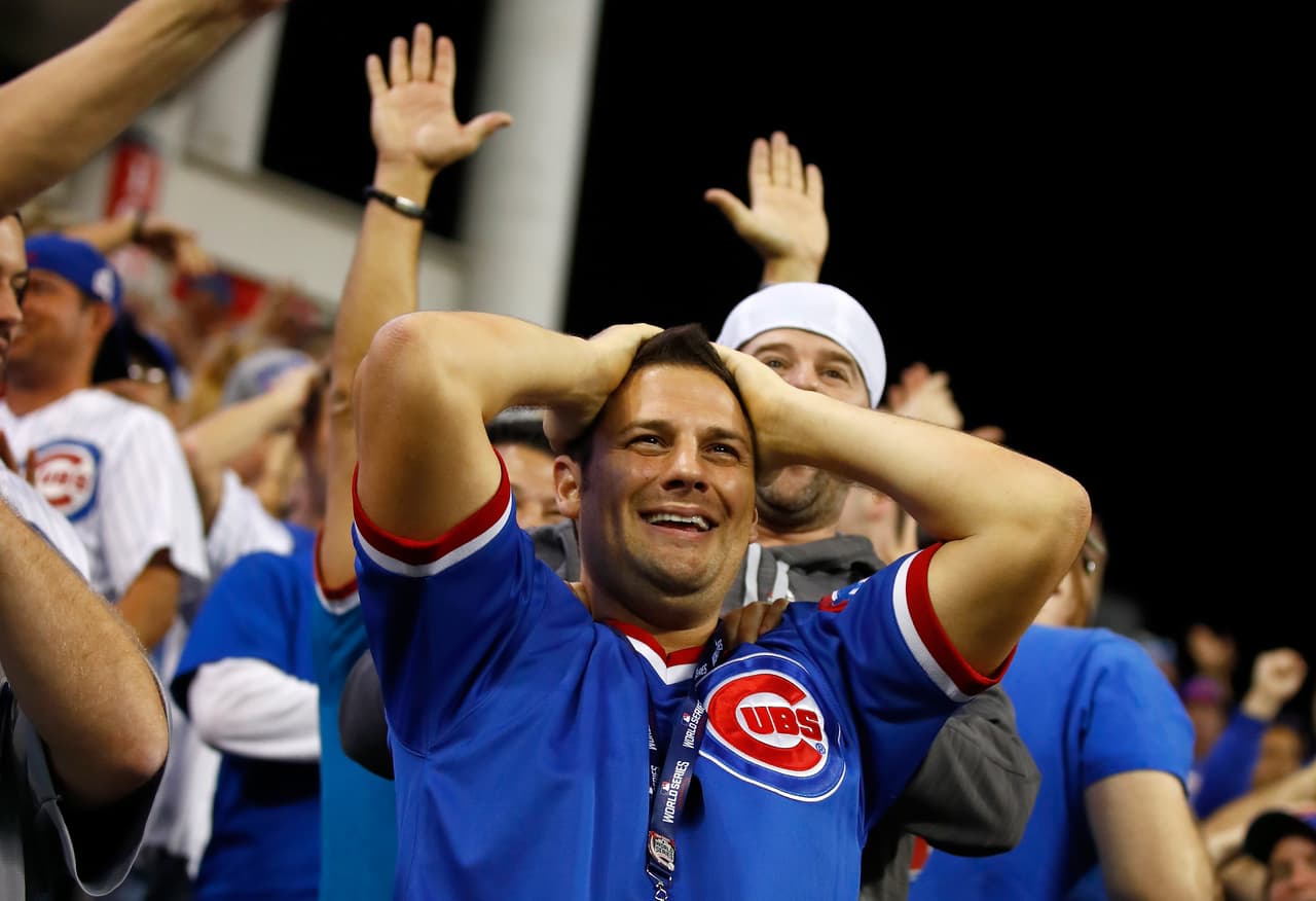 El partido se empató seis a seis y tuvieron que ir a tiempo extra. La lluvia paró el juego por unos momentos.