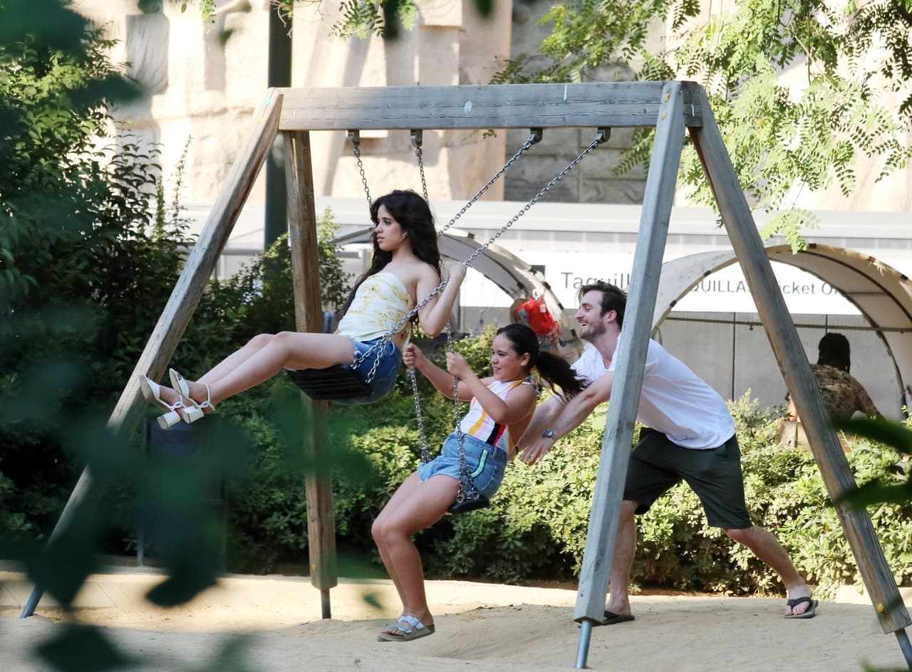 Y poco a poco fue dando los pasos para convertirse en
<b><a href="https://www.univision.com/shows/despierta-america/camila-cabello-sorprende-a-sus-fans-regalando-boletos-para-su-concierto-en-pleno-aeropuerto-video"> la artista de impacto internacional </a></b>que es hoy día.