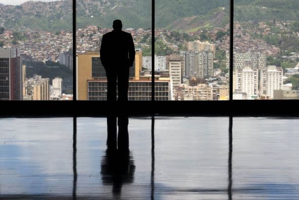 "Estar de pie aumenta las contracciones de los grandes músculos posturales de las piernas y la espalda ", dijo la autora principal del estudio, la Dra. Genevieve Healy de la Universidad de Queensland, en Australia.