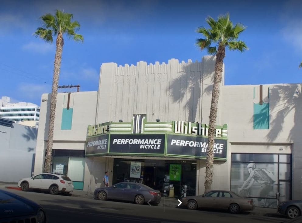 <b>Performance Bicycle:</b>
<br>La cadena de tiendas de bicicletas más grande de Estados Unidos llegó al final del camino.
<br>A principios de 2019, el operador de las tiendas Performance Bicycle liquidó mercancía en sus más de 100 ubicaciones.
<br>
<br>La empresa matriz Advanced Sports Enterprises se declaró en quiebra a mediados de noviembre afectando a la cadena Performance, que comenzó como un negocio de catálogo de bicicletas en 1981.
<br>