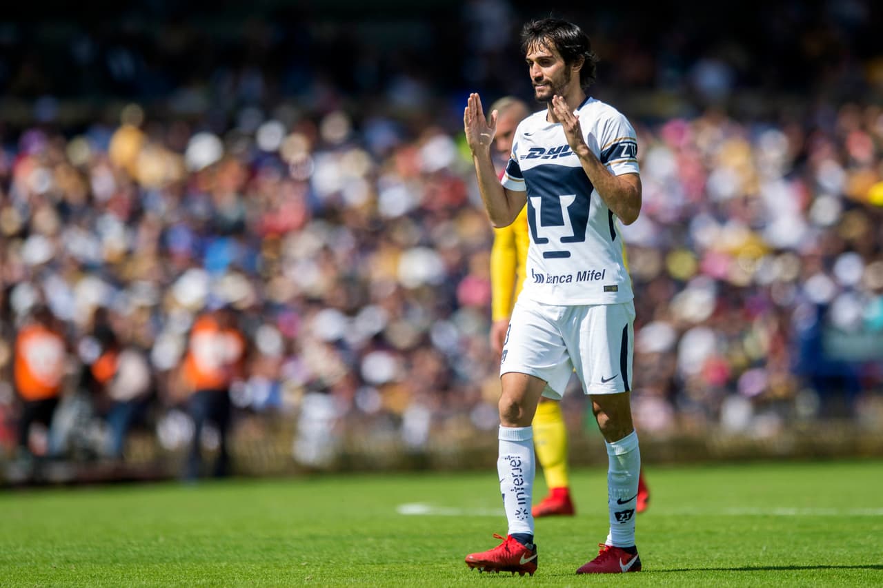 De mal en peor: Arribas hizo la ‘señal del dedo’ a la afición de Pumas tras el partido ante el América