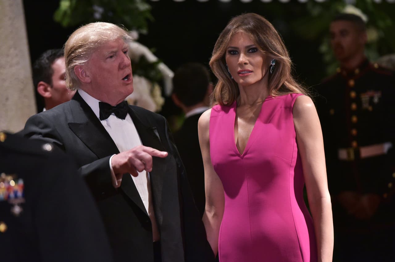 El presidente Donald Trump y la primera dama Melania durante la gala del sesenta aniversario de la Cruz Roja, en febrero, en Mar-a-Lago.