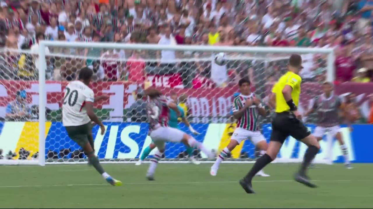 ¡Golazo del Chelsea! Joao Pedro la cuelga en el ángulo para el 1-0