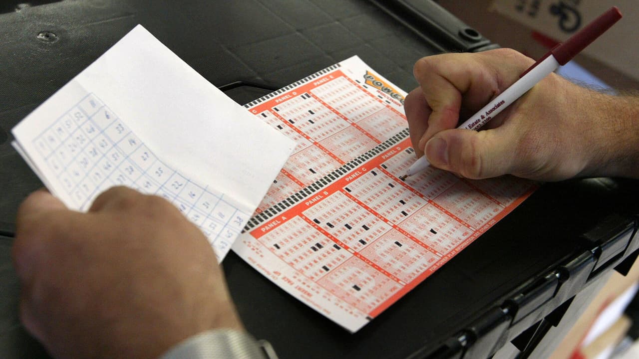 <b>2012</b>
<br>El décimo lugar del conteo lo ocupa Mega Millions, con una bolsa de 656 millones de dólares. 
<br>Fue el 30 de marzo de 2012 cuando tres ganadores, de Kansas, Illinois y Maryland, compartieron el premio. 
<br>