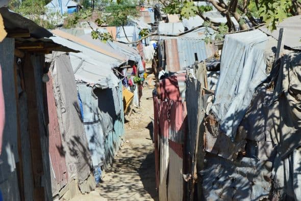 La catástrofe dejó al menos 300,000 muertos y destriyó la capital. Cinco años después, poco han cambiado las cosas Crédito: Evelyn Baker, cortesía Fusion