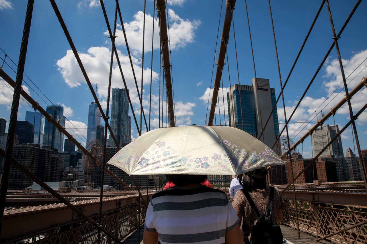 El gobernador Andrew Cuomo pide a los residentes tomar precauciones extremas ante la ola de calor.