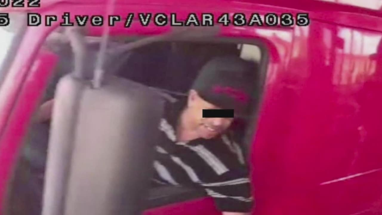 Es presentado en corte uno de los arrestados en el incidente que dejó 51 inmigrantes muertos