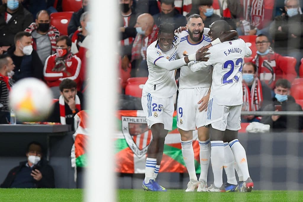 karim Benzema se echa el equipo al honbro y su doblete en los primero 10 minutos de partido le dan los puntos al Madrid luego de vencer 1-2 al Athletic de Bilabo.