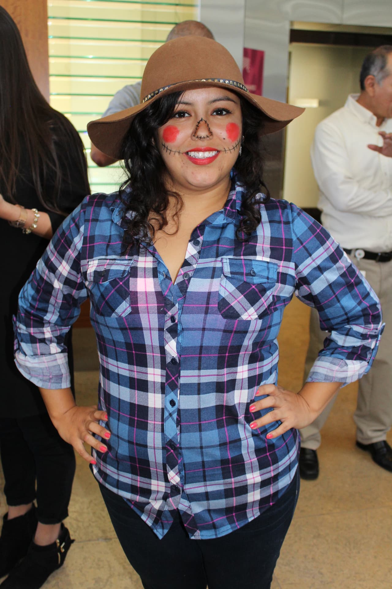 El equipo de Univision Los Angeles festejó Halloween a lo máximo y la gran fiesta contó con la presencia de personajes de la talla de Pitbull, Paquita la del Barrio, Donald Trump y hasta El Chapo.