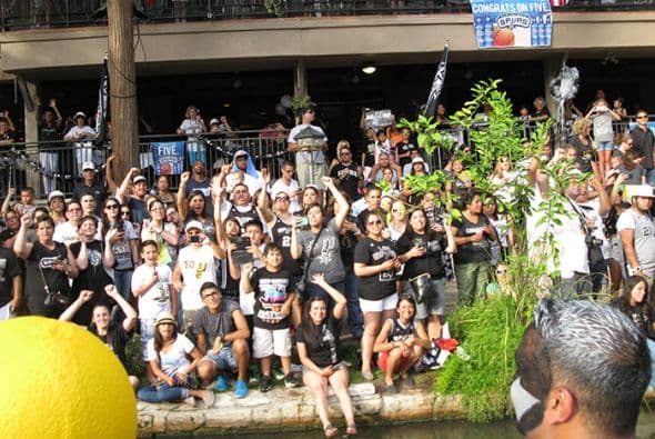Photos: Spurs Championship Parade 2014 Barges