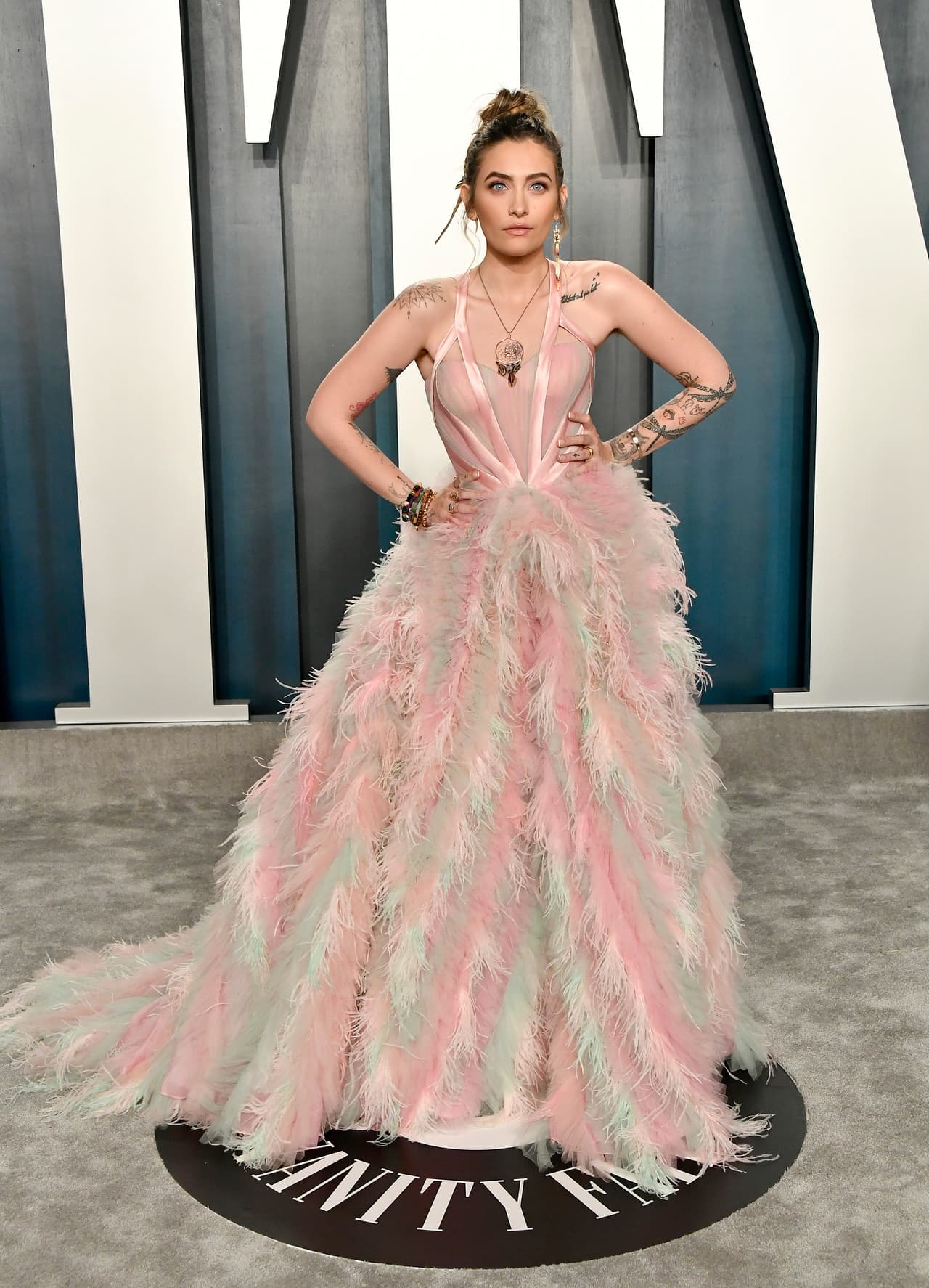 Paris Jackson también decidió poner toda la atención en la falda. El vestido rosa pastel de Atelier Versace que eligió, le permitió mostrar su personalidad.