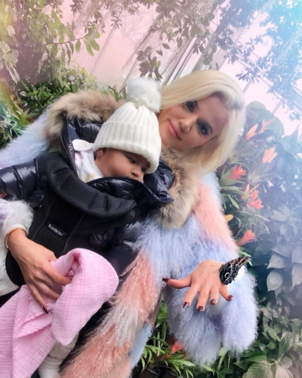 Pero Khloé fue tajante al considerar que el uso de las uñas largas no interviene en el cuidado que puede brindarle a su pequeña hija.