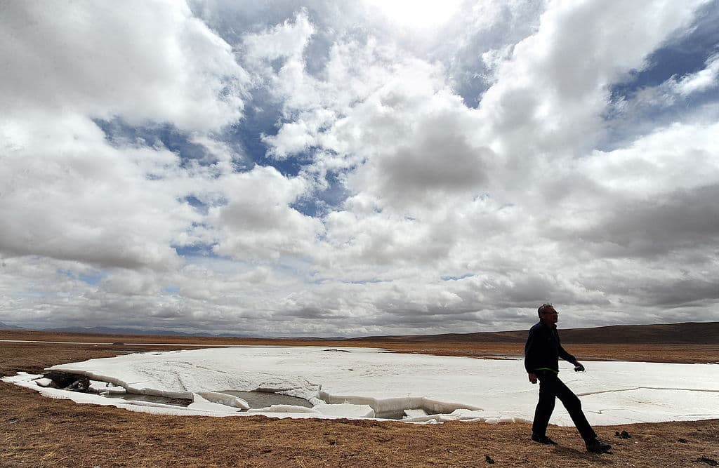 Los países que firmaron el tratado de 2015 se comprometieron a 
<b>limitar el calentamiento climático “por debajo” de +2° C, en lo posible a +1.5° C con respecto a la era preindustrial</b> con el objetivo de alcanzar la neutralidad de carbono hacia mediados del siglo XXI.