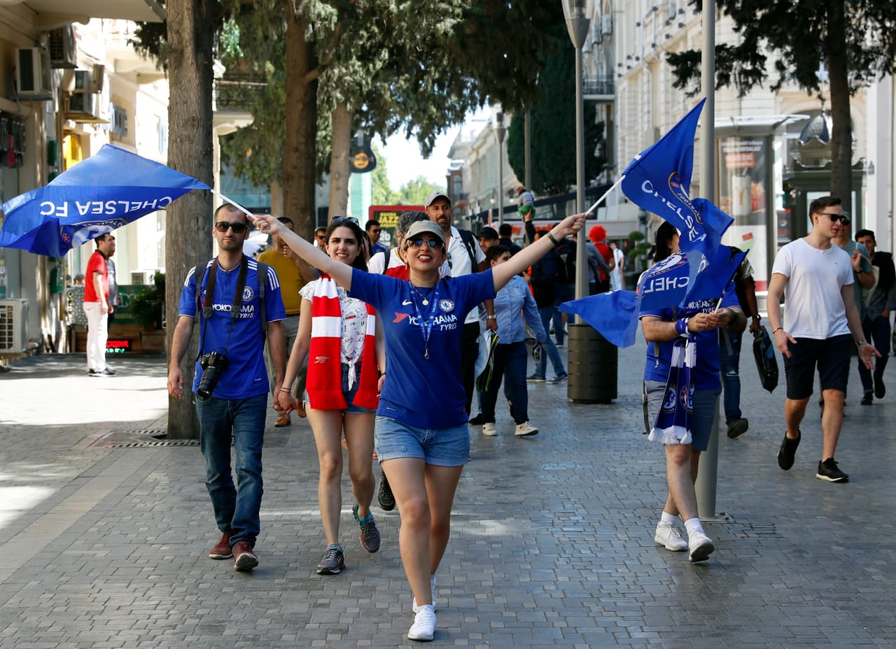 Bakú respira fútbol por esos días, pero en la mañana de este miércoles el ambiente se prendió desde temprano con los aficionados que poco a poco fueron llegando al Fan Fest dispuesto por la UEFA para quienes no lograron conseguir una entrada para la Final entre Arsenal y Chelsea.