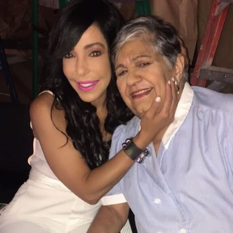 Muy triste noticia... Martica (la del café) se nos fue. Pero te vamos a recordar con mucho cariño, admiración y respeto. Cuánta dulzura, cuánto profesionalismo y cuánto cariño nos brindaste… Qué dulzura de señora. Me acordabas tanto a mi abuelita. En mi corazón siempre tendrás un lugar muy especial. Gracias por tus enseñanzas, por tu humildad y por los miles de consejos que me diste. Te vamos a extrañar. Descansa en paz, mi Martica.”, escribió Gelena Solano.