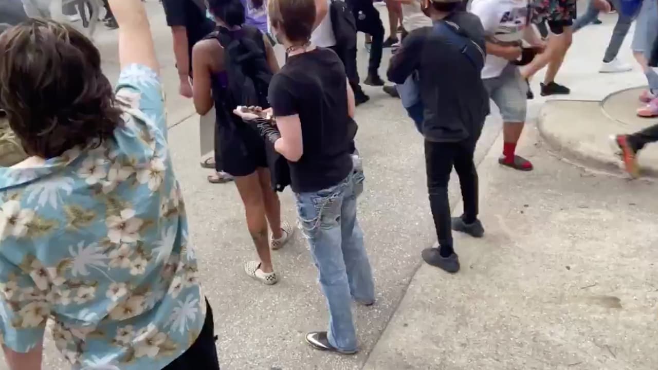 El incidente quedó grabado en video, fue publicado en las redes sociales y se volvió viral.