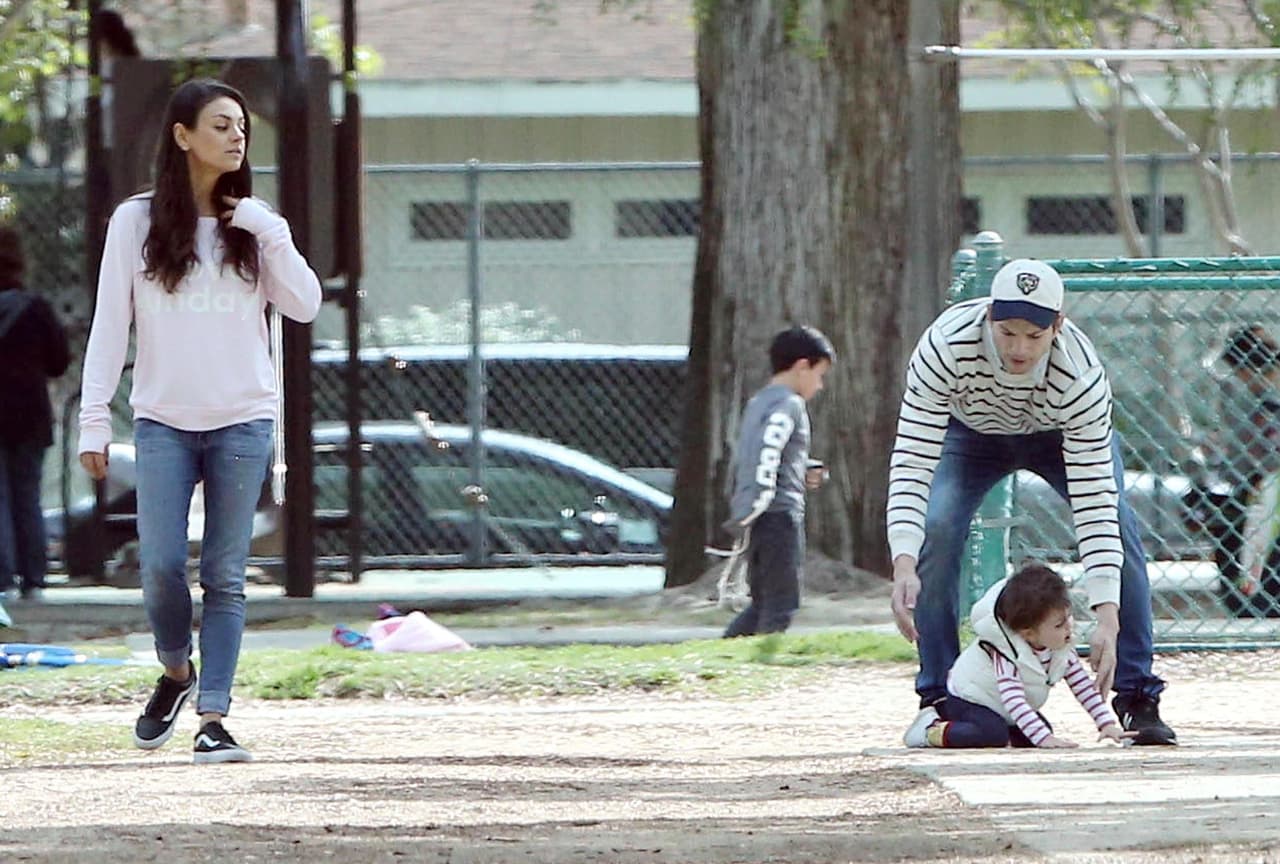 La pequeña terminó en el piso.