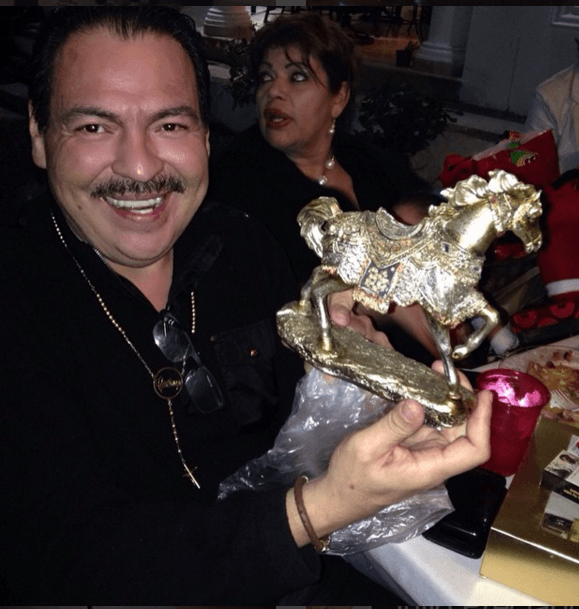 En el material se integraron canciones que son clásicas en la voz de Preciado, tales como 'Leña de Pirul', 'Dos Gotas de Agua', 'El Abandonado' y 'Te llegará mi olvido'.