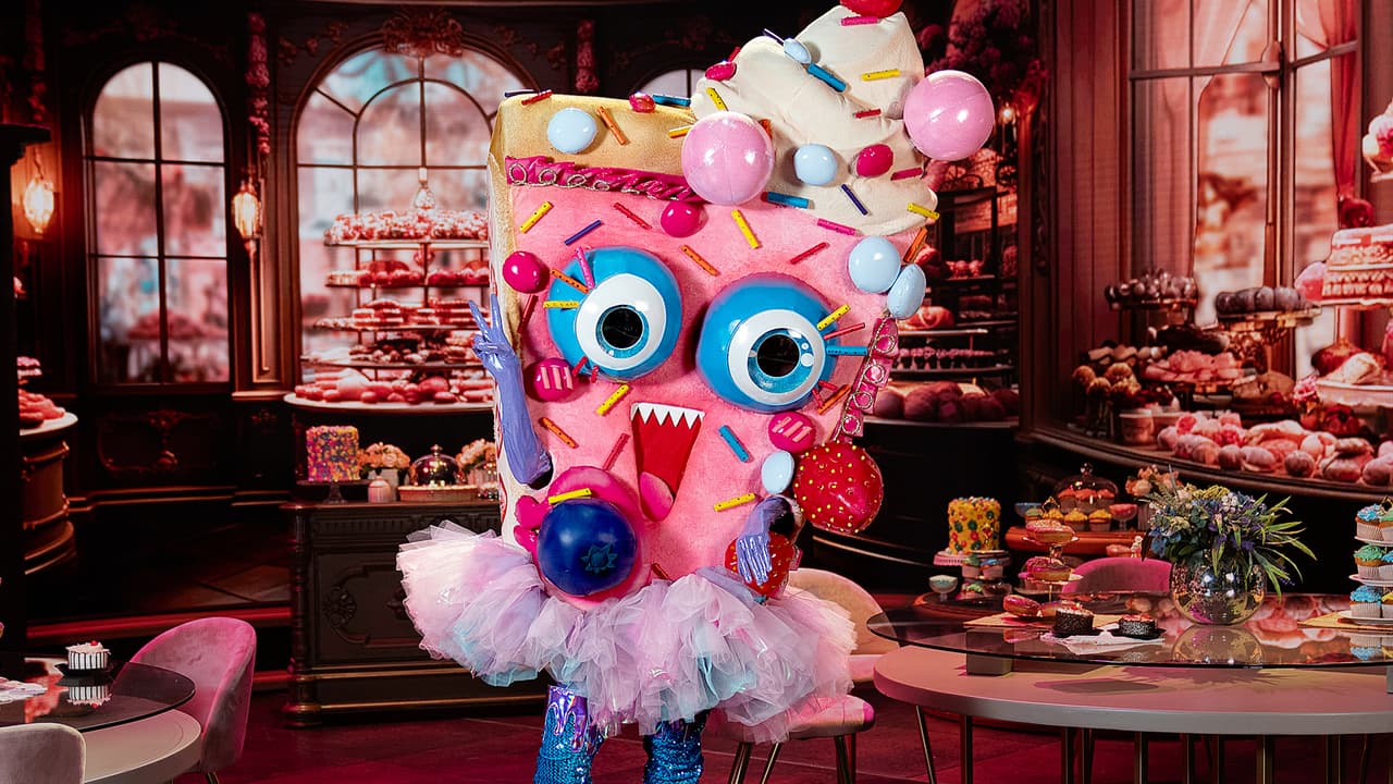 <h2 class="cms-H2-H2">Pastelito</h2>
<br>Es un pastel espiritual que transformó su admiración por Arjona en una religión, así que cita la letra de sus canciones con tino y sabiduría. Le encanta el color negro, colecciona objetos de muerte y ama los tacos. Estudia karate con el maestro Tiramisú y vive en una famosa pastelería en Italia. Su amor imposible fue el pastel imposible y ahora su amor es su hijo Cupcake.
<br>