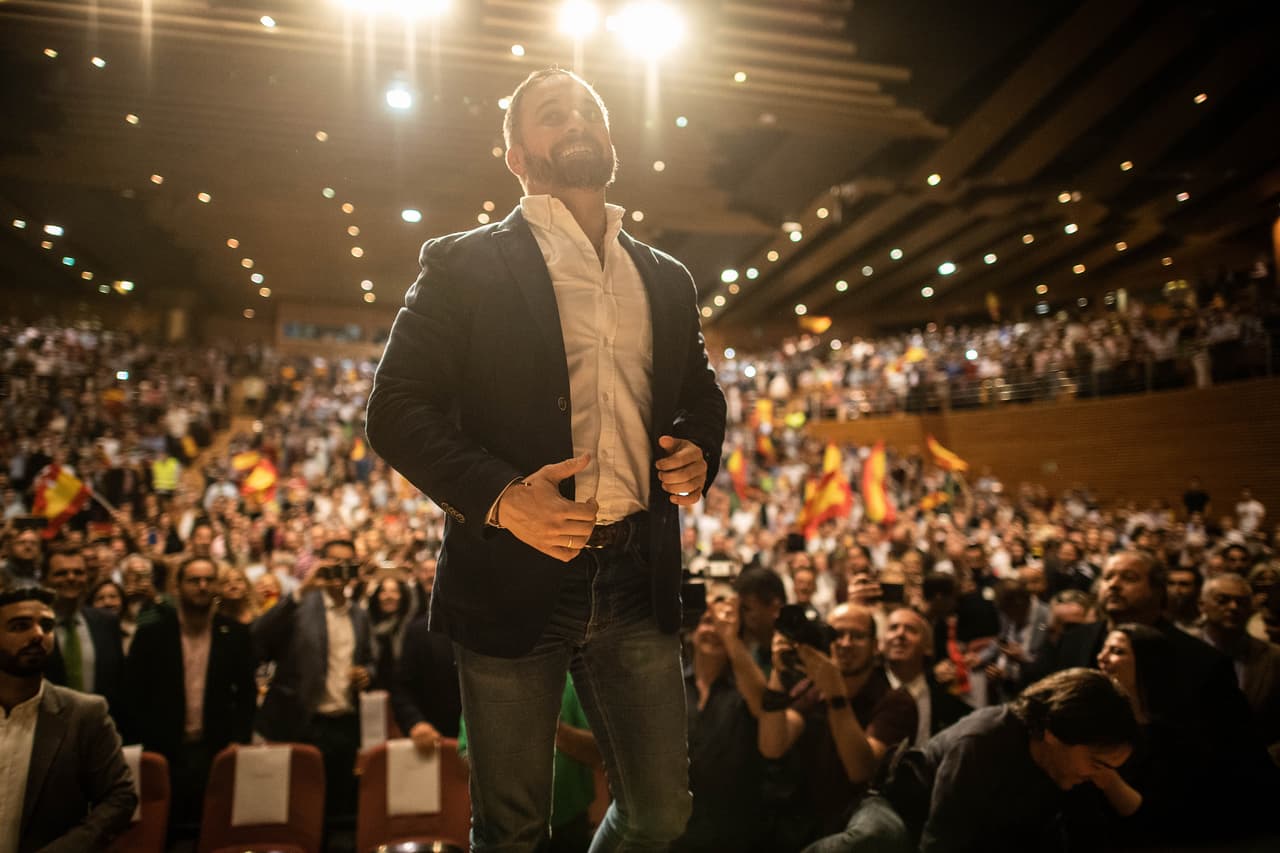 Santiago Abascal, el líder del partido de extrema derecha Vox, llegando a un mitin en el Palacios de Congresos en Granada, Andalucía.