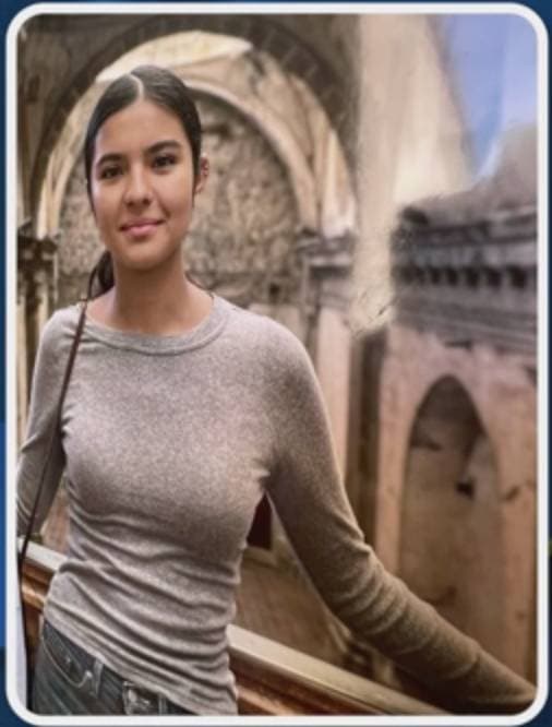 Y Tiffany García, de 21 años, junto a su abuelo Luis Ernesto Vásquez, de 52 años, fueron impactados en el auto familiar por el camión cuyo chofer inicialmente huyó de la escena.