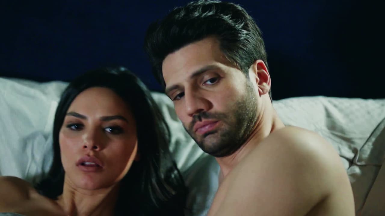 La sed de venganza de Zeynep contra Emir duró poco y no pudo resistirse a pasar otra noche junto a él. Sorpresivamente, Nihan apareció frente a la puerta de la recámara de su esposo y casi los atrapa.