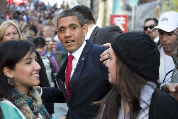 El boricua Louis Ortiz pasó del desempleo a ser un imitador de Barack Obama. El padre puertorriqueño del Bronx es idéntico al primer mandatario. Hoy cuenta con un documental que narra su transformación. (crédito de foto: Bronx Obama Movie)