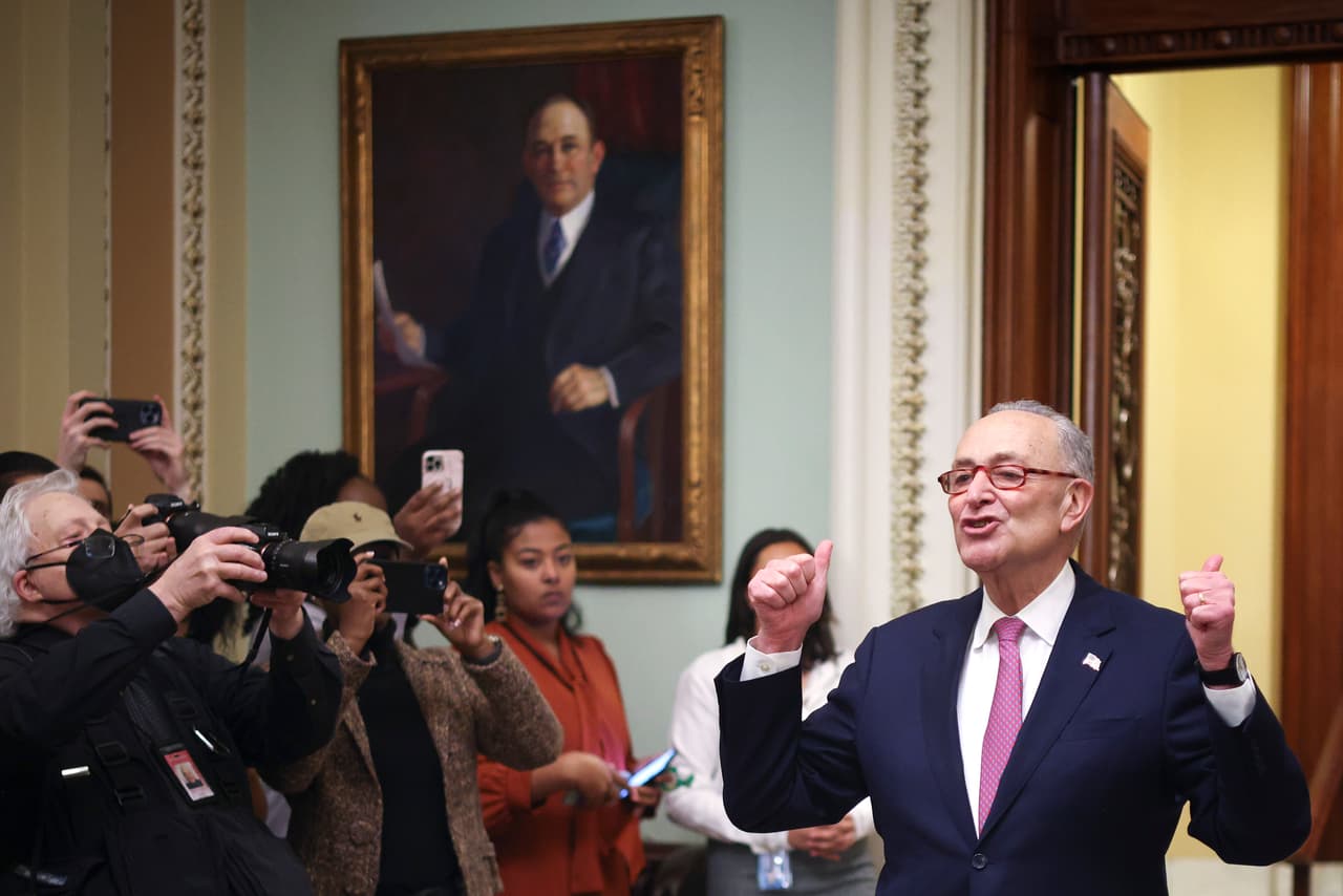 El líder demócrata Chuck Schumer se mostró entusiasta con la confirmación de Brown. Apenas se hizo oficial el resultado publicó un mensaje en su cuenta Twitter en el que decía en mayúsculas "HISTORIA", junto a una foto de la nueva magistrada. Minutos después, otro breve mensaje decía: "Magistrada Ketanji Brown Jackson!"
