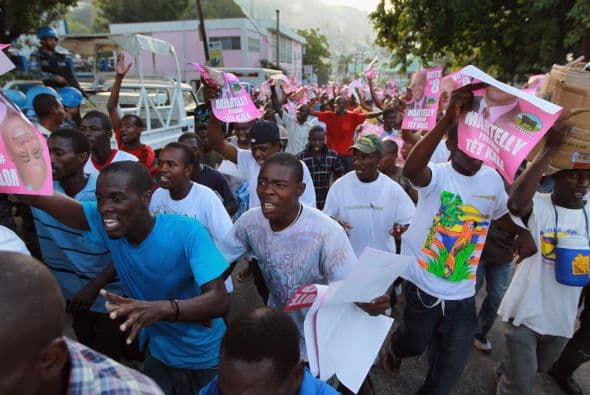 "Las elecciones, a mi entender, aún son válidas, aunque las irregularidades deben ser tomadas en cuenta muy seriamente, necesitan ser investigadas", explicó Ramdin.