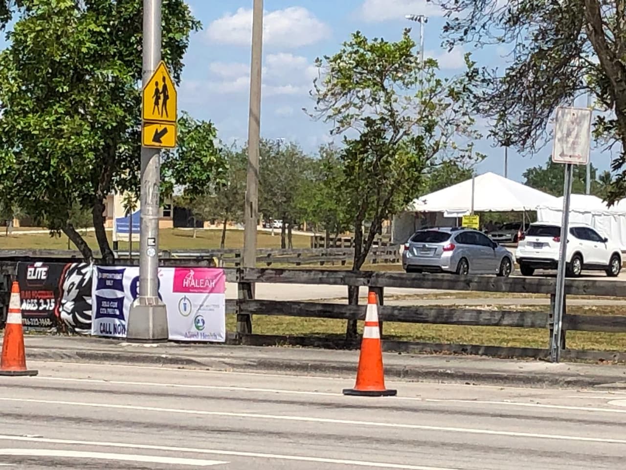 <b>South Dade Government Center:</b> en 10710 SW 211 St, Cutler Bay, FL 33189. 
<a href="https://curative.com/search#9/25.8943/-80.3193" target="_blank">Puede solicitar la cita aquí. </a>