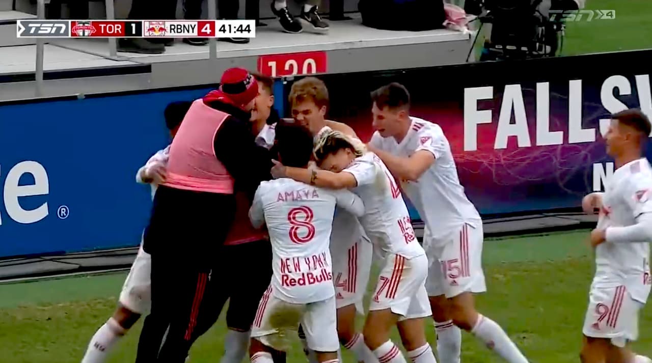 ¡Goleada a domicilio! Aaron Long sella el cuarto con un fantástico testarazo