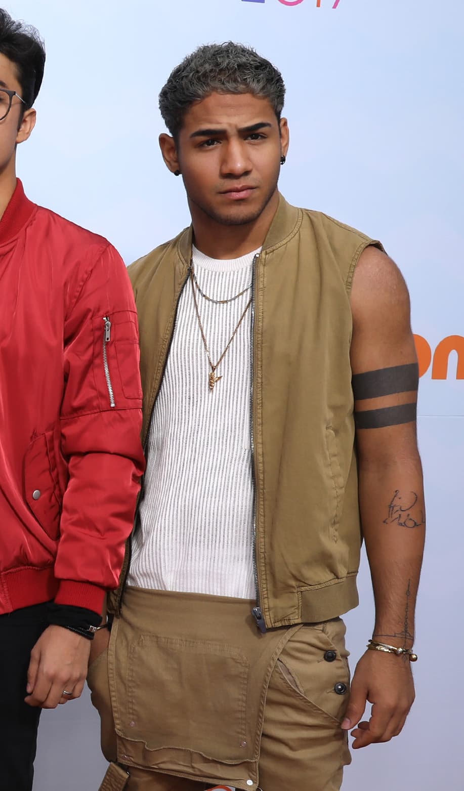 ¿Será que Richard le está haciendo la competencia a J Balvin? Sea como sea, ¿cómo prefieres al dominicano?