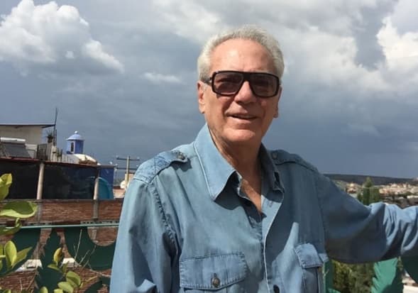 El actor estaba preocupado por su familia, tardó algunos minutos en llegar a su departamento y sin pensarlo abandonó la capital mexicana. Su temor por los terremotos es tan grande que está decidido a ya no regresar a su antigua casa, donde vivió el sismo de 1985 y los dos de septiembre de este año.