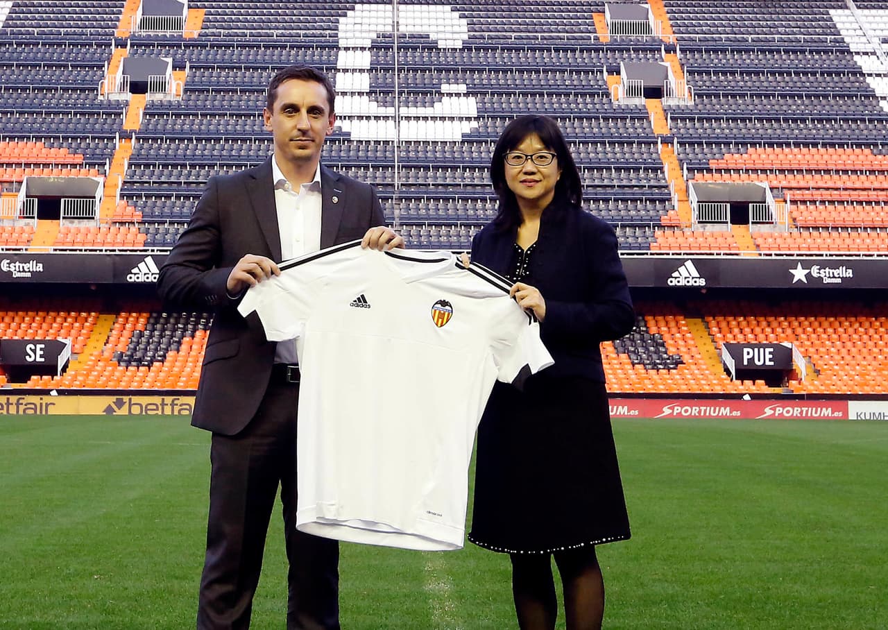 Valencia tiene en Peter Lim, magnate de Singapur, a un inversor de lujo que en su llegada en 2015 puso 143.700.000 euros, unos 164.916.000 dólares aproximadamente. No obstante, ha delegado en sus colaboradores el protagonismo de esas inversiones.
