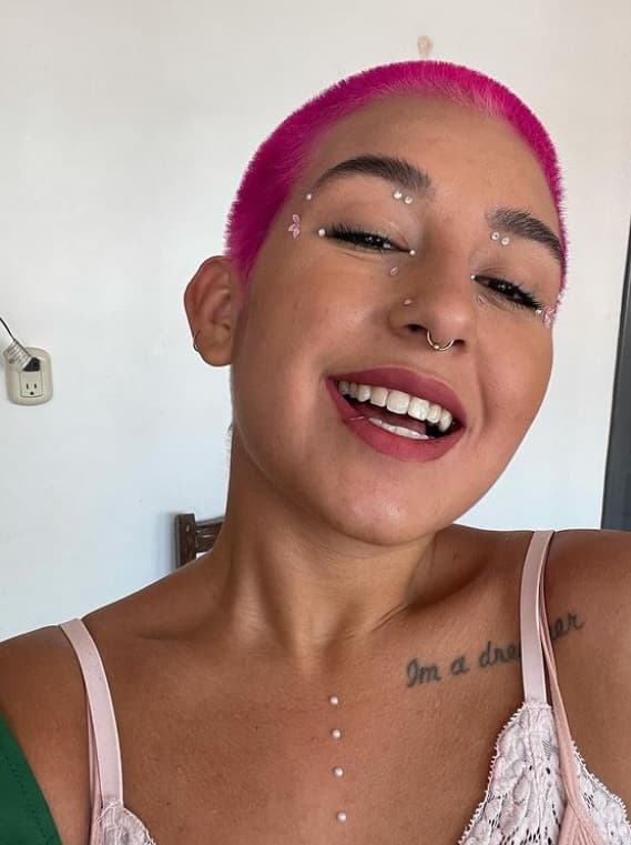 En lugar de afectarle de manera negativa, la mujer de 26 años rectificó que a pesar esas palabras "no le quitan el valor como persona", debido a que se acepta como es y promueve el movimiento 'body positive'.