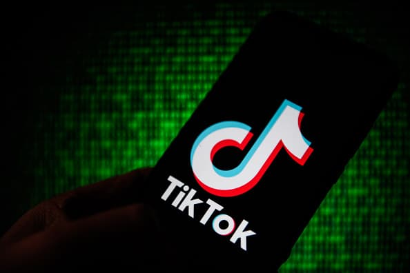 <b>TikTok</b>
<br>La red social confirmó que se retira del festival a 
<a href="https://www.rollingstone.com/music/music-news/tiktok-pulls-out-sxsw-amid-coronavirus-961657" target="_blank">Rolling Stone. </a>“TikTok ha decidido no participar en SXSW este año. Si bien creemos que el riesgo es relativamente bajo, estamos tomando precauciones al priorizar la seguridad de nuestro equipo, creadores, socios, artistas y marcas”.