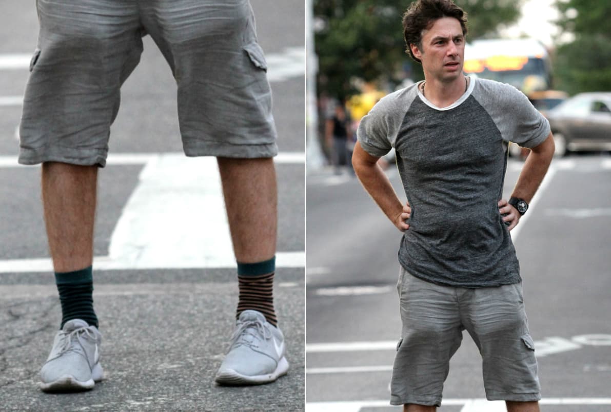 Zach Braff es otro actor al que le gusta revolucionar con diversión sus 'looks'. Por ejemplo, él apuesta por cómodos tennis 'running' con calcetas de mismo diseño, pero distinto color,