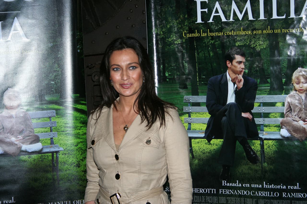 "Una representante de artistas la metió en el 'pool' de red de trata de blancas. Así es como llegó ella aquí", dijo el polémico actor.
<br>