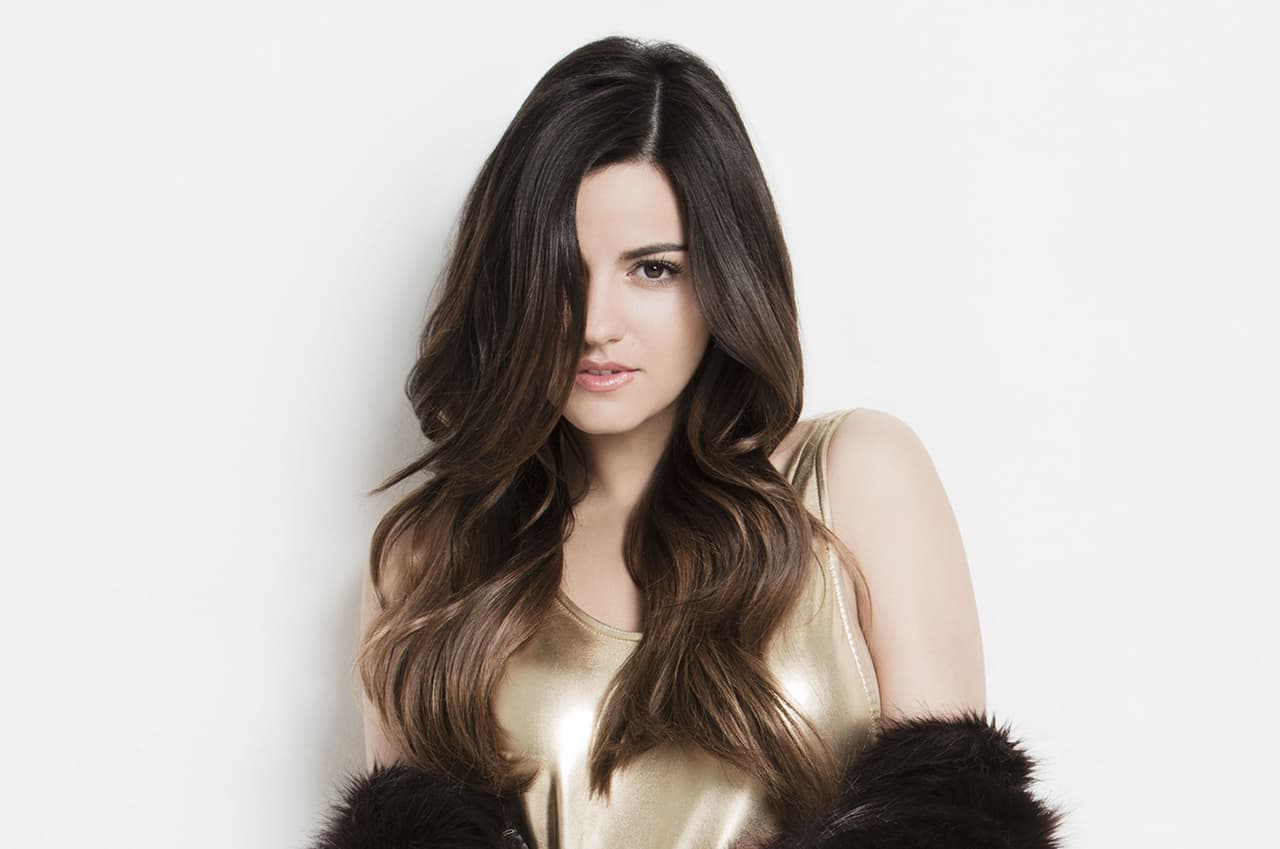 @maitepb: "Perder a un grande, deja un hueco en el corazón y más si admiraste su obra y talento. Pero saber que se queda para siempre en la historia, es una razón más para nunca dejar de tenerlo entre nosotros como si nunca se hubiera ido... "Como quieres tu, que te olvide si estás tú , siempre tu, siempre en mi mente." Juan Gabriel QEPD".