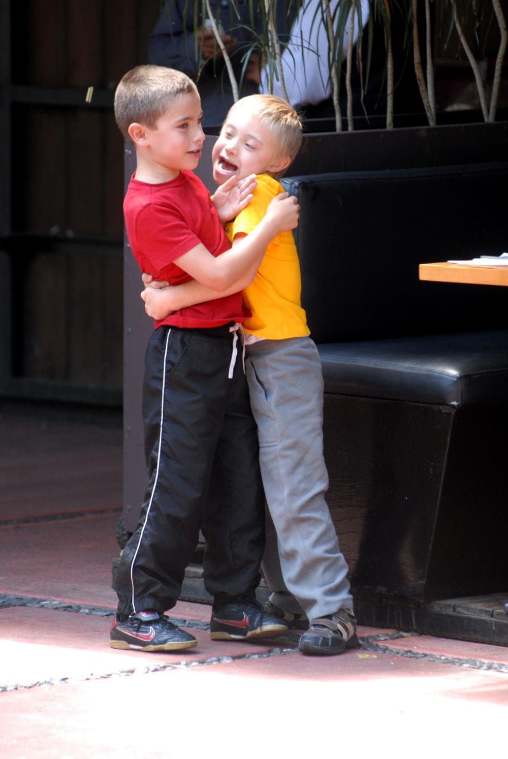 En marzo, la actriz de ‘En nombre del amor’ platicó a los medios de comunicación en México que organizó una fiesta para su hijo, quien padece Síndrome de Down.