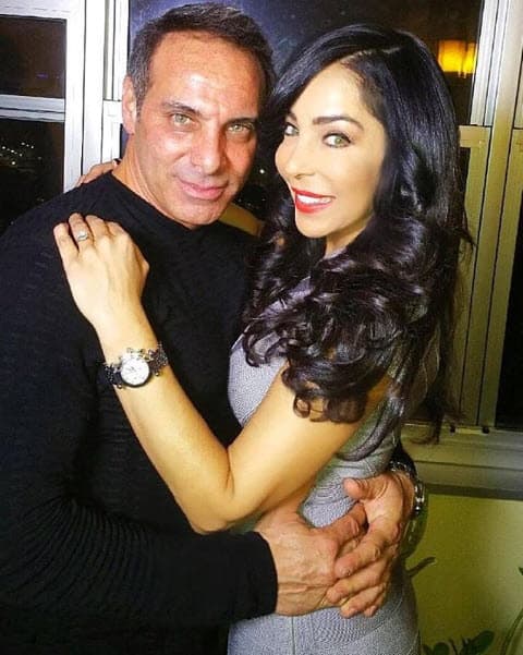 En la cuenta que tienen juntos en Instagram, la reportera de El Gordo y La Flaca compartió esta imagen de un día muy especial: "Saluditos por este lado. Aquí tienen nuestra #TBT pic, es del día en que nos comprometimos".