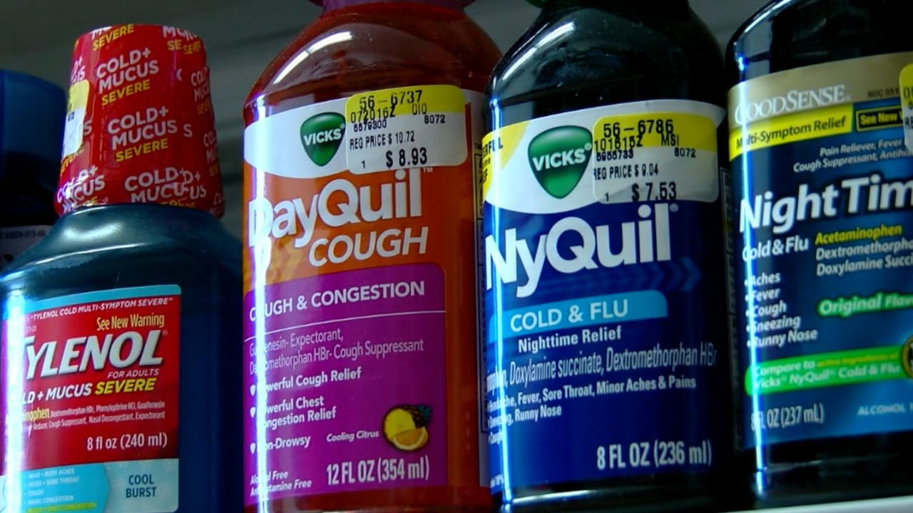 "No cocine pollo en NyQuil": la advertencia de la FDA por un peligroso desafío de TikTok 