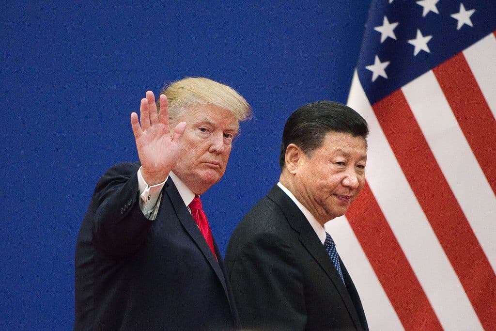 Trump insiste en que Biden será "débil" con China, aunque él es quien debe millones a Pekín