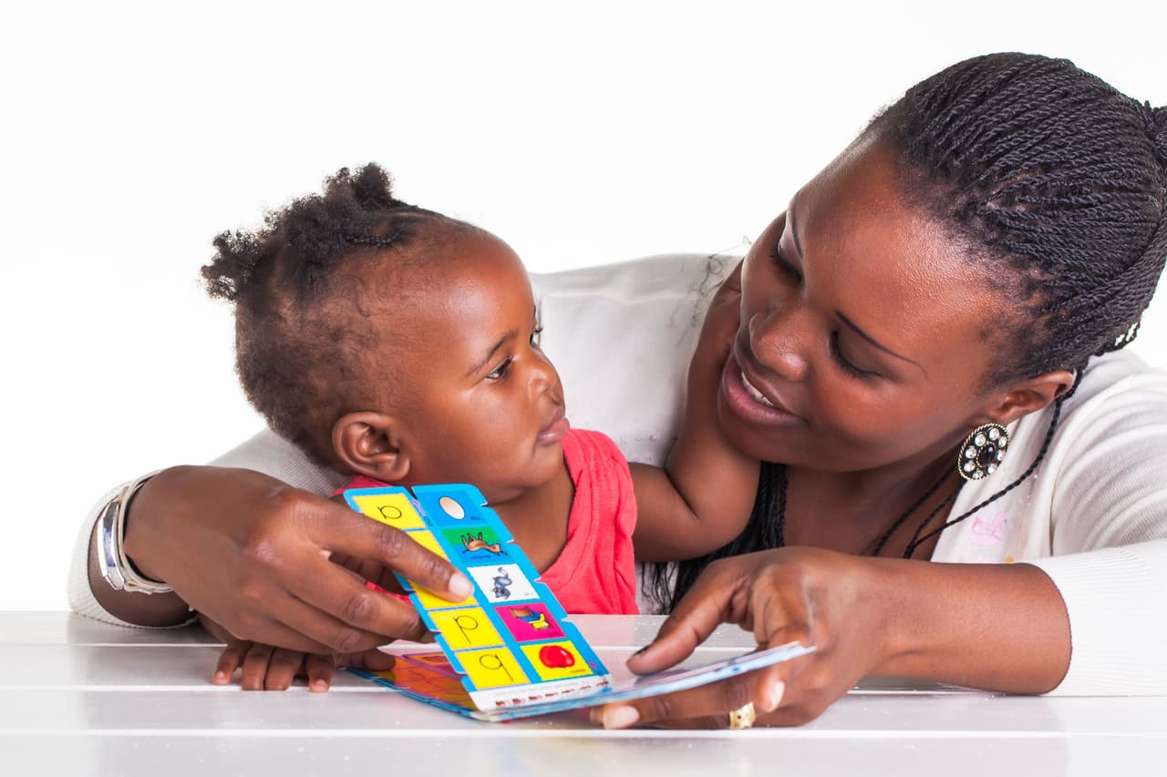 Interactuar con nuestros hijos a muy temprana edad es clave para su desarrollo cerebral.