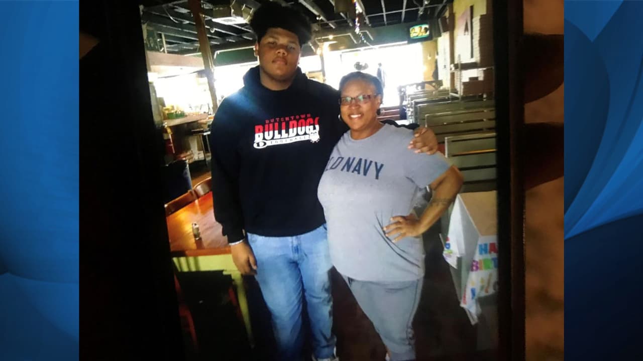 La policía identificó posteriormente a las víctimas como Sandra Renee White, de 39 años (derecha) y Arkeyvion White, de 16 años, ambos residentes de Stockbridge. El presunto atacante respondía al nombre de Anthony Bailey, de 47 años.