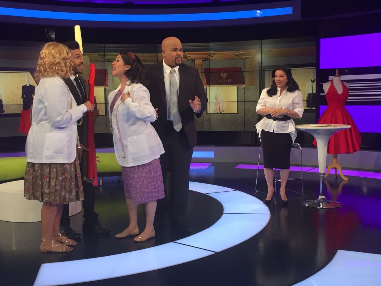 El 31 de octubre el show de Los 6 de la tarde se transportó a las Galerías Velvet. Los talentos llegaron vestidos como los personajes de la famosa serie española y hasta acento de la madre patria tenían... o eso intentaron.