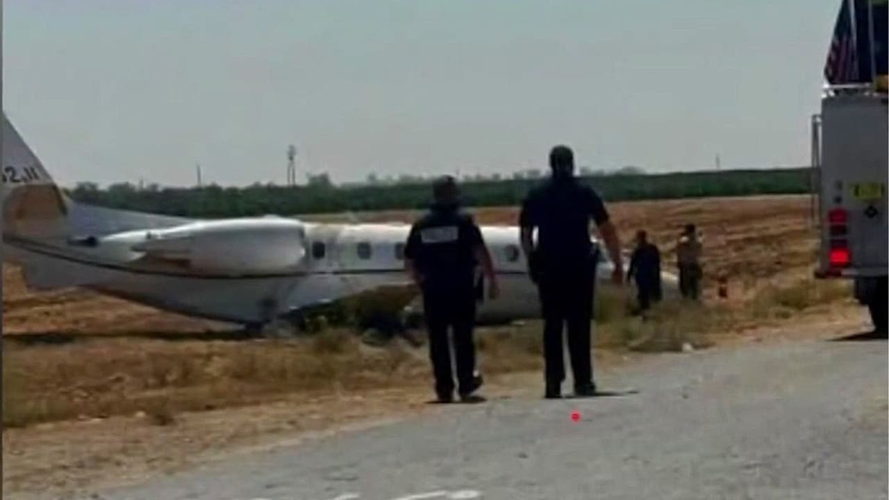 Avioneta con seis personas aterriza de emergencia en California; no se reportan heridos