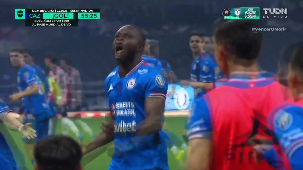 ¡Gol del Cruz Azul! Ebere desde el punto penal empata el partido frente a Chivas