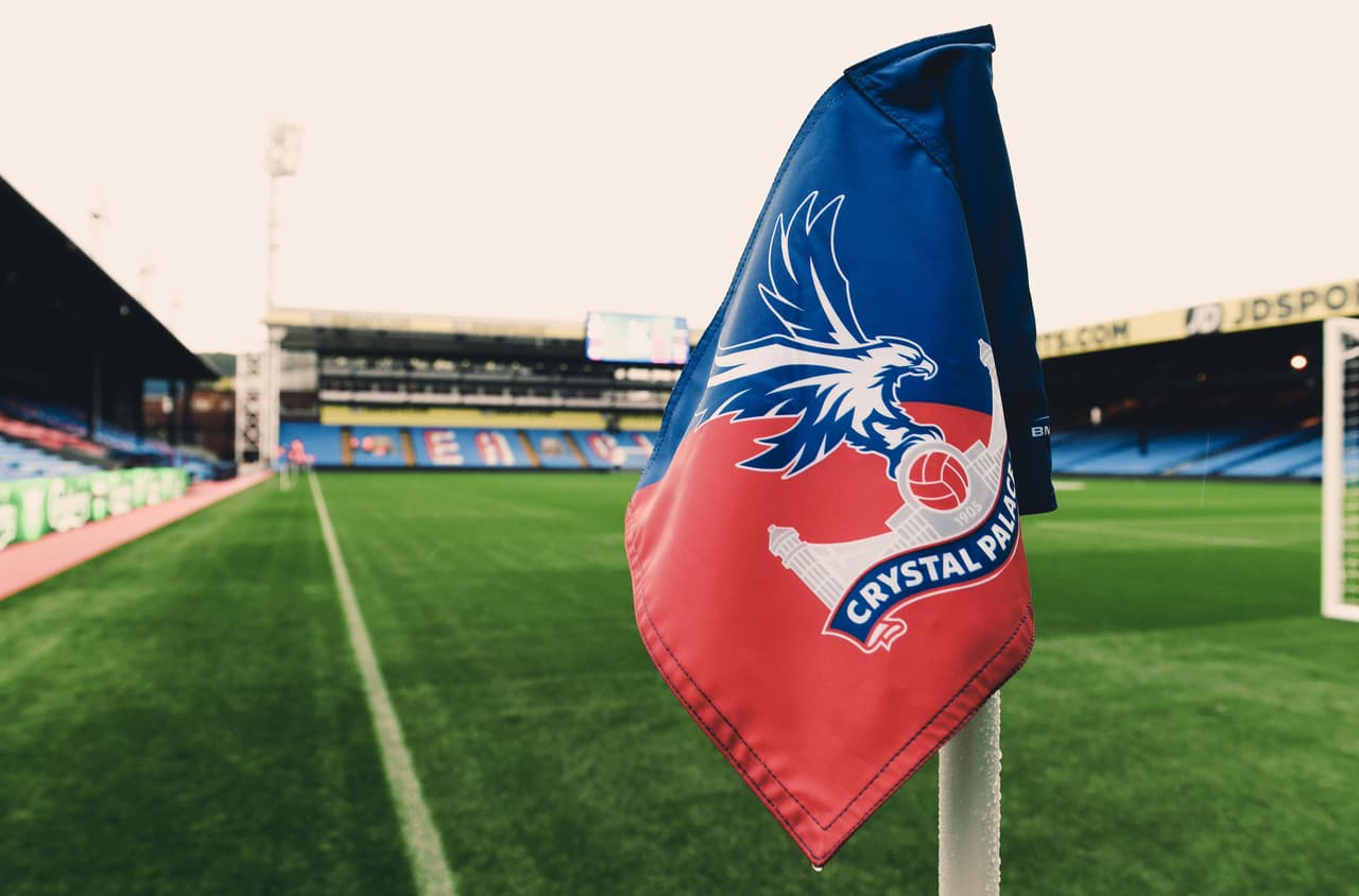 Al minuto 28, Jiménez estuvo muy cerca del primero después de mandar un centro al área y encontrar a Matt Doherty, quien remató desde el segundo poste, pero no pudo contra el guardameta Vincente Guaita.